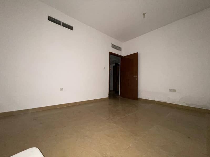 BIGGEST APARTMENT!!NO DEPOSIT!!1BHK APARTMENT WITH BALCONY AND CENTRALISED AC AND CENTRALISED GAS JUST IN 33k