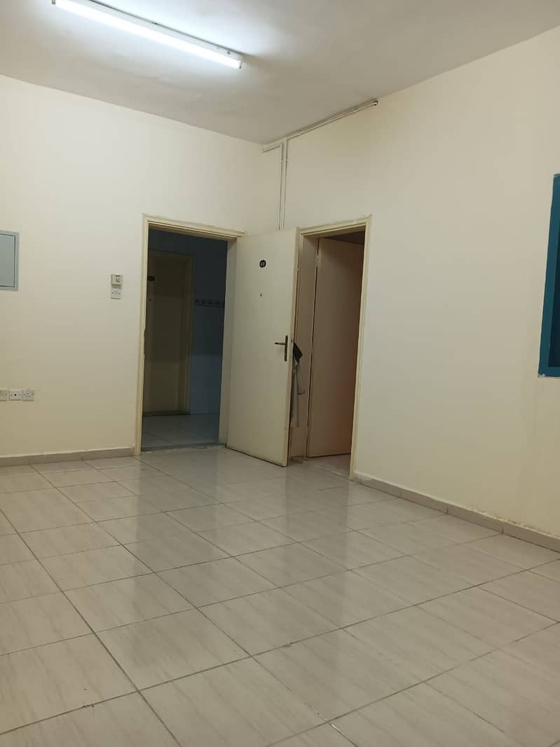 BIGGEST APARTMENT!!2BHK APARTMENT WITH BALCONY AND CENTRALISED AC AND CENTRALISED GAS JUST IN 35k