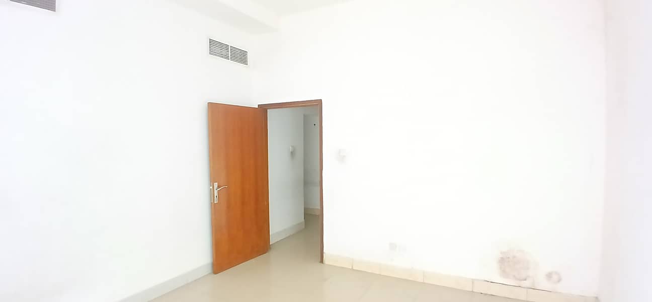 BIGGEST APARTMENT!!1BHK APARTMENT WITH BALCONY AND CENTRALISED AC AND CENTRALISED GAS JUST IN 35k