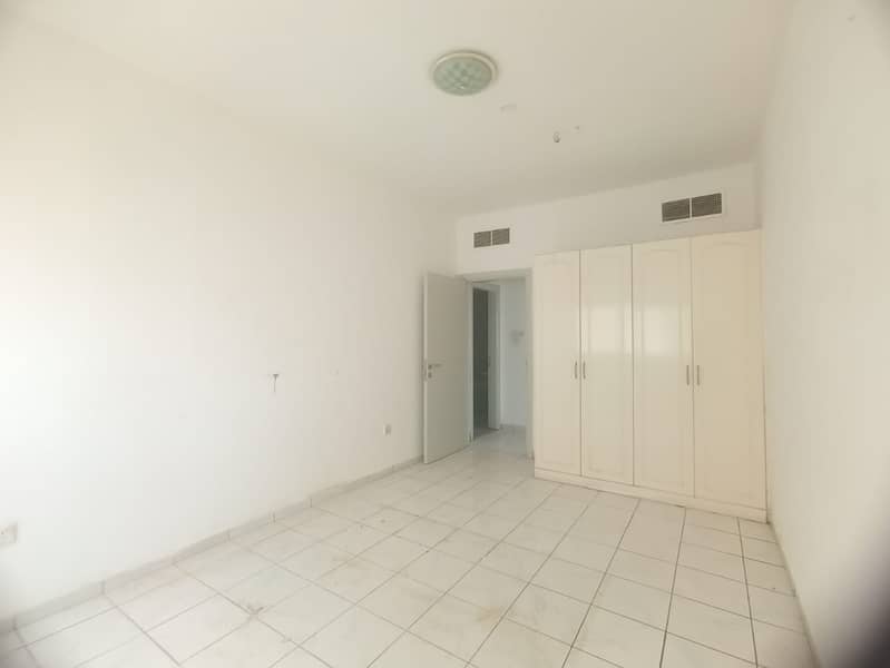 BIGGEST APARTMENT!!2BHK APARTMENT WITH BALCONY AND CENTRALISED AC AND CENTRALISED GAS JUST IN 40k