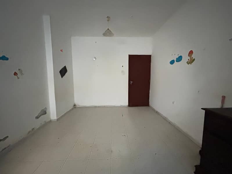 BIGGEST APARTMENT!!1BHK APARTMENT WITH BALCONY AND WINDOW AC AND CENTRALISED GAS JUST IN 26k