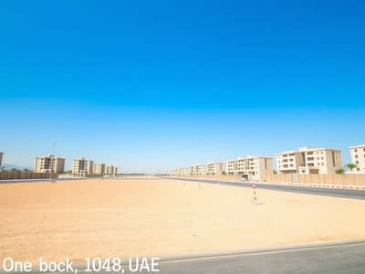 Mixed Use Land in Vendita a Al Rawda, Ajman - A_large_empty_residential_plot_in_the_UAE_situated_one_block_from_a_road. _The_scene_features_an_expansive_flat_sandy_terrain_without_trees_or_signs_creating_an_open_unobstructed_view. _The_sky_is_bright_blue_typic (1). jpeg Mixed Use Land in Vendita a Al Rawda, Ajman - A_large_empty_residential_plot_in_the_UAE_situated_one_block_from_a_road. _The_scene_features_an_expansive_flat_sandy_terrain_without_trees_or_signs_creating_an_open_unobstructed_view. _The_sky_is_bright_blue_typic (1). jpeg