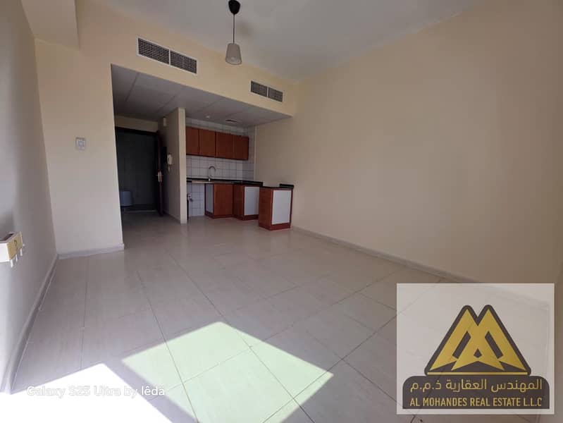 At an excellent price, suitable for everyone, with free maintenance from the owner. Excellent finishing. Prime location.