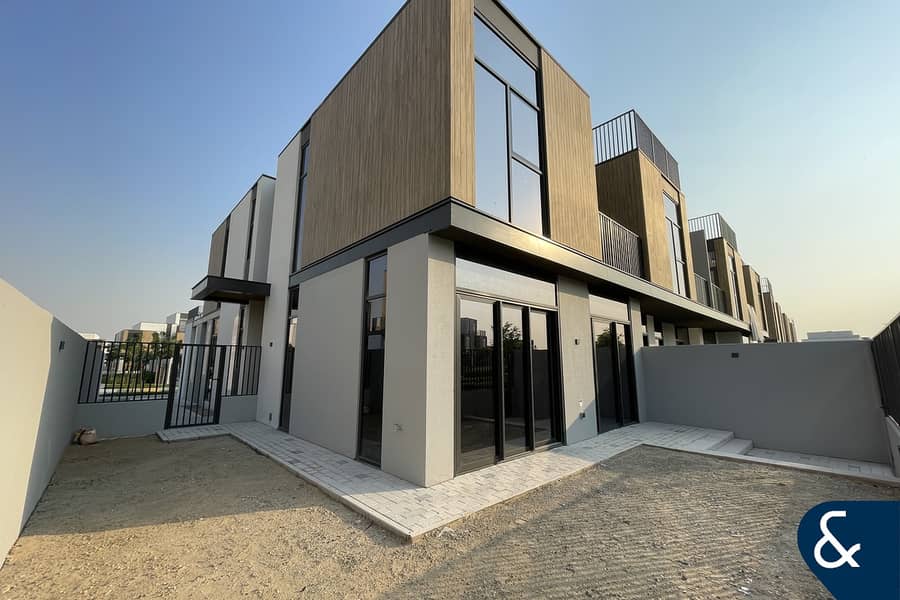 Single Row | 4 Bed G+1 | Opposite Pool Single Row | 4 Bed G+1 | Opposite Pool