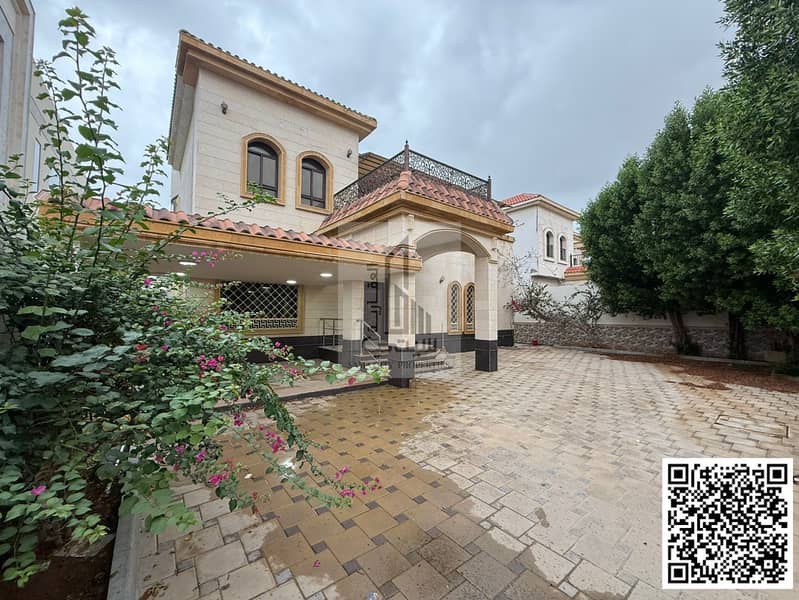 Luxury accommodation: spacious villa for rent in a prime location.