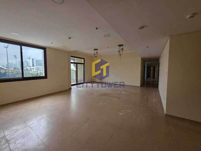 Huge Corner 4 BHK with Maid's + Store all ensuite bathroom Closed Kitchen Available for Rent