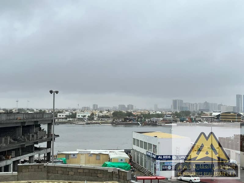 Available now at a very excellent and affordable price for everyone, with free maintenance from the owner. Excellent space, sea view.