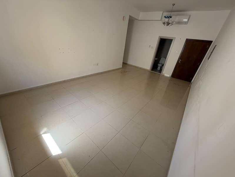 A vibrant and active location for families. Maintenance is provided by the owner at a special price, including one month of free parking under the bui