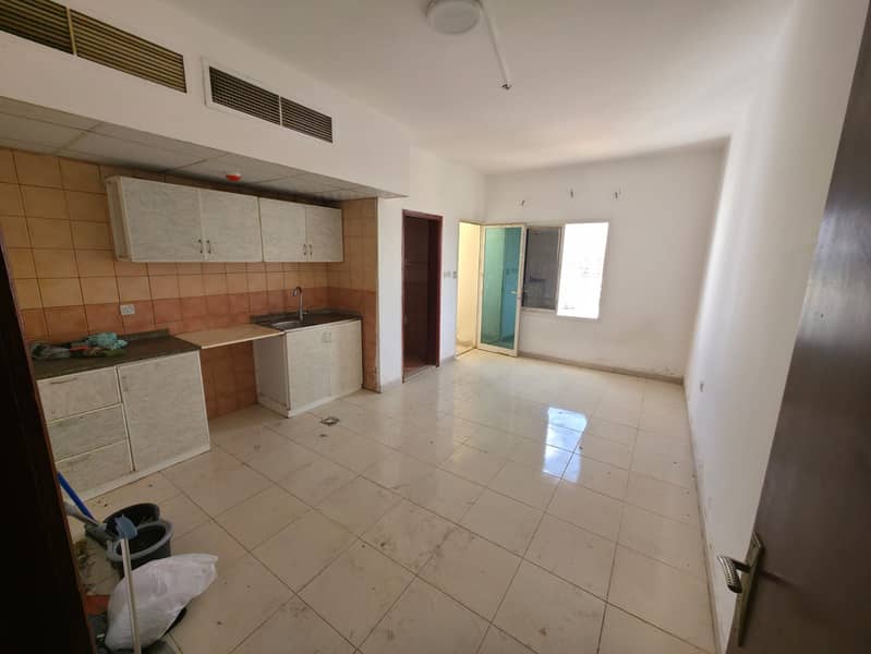 Studio apartment for annual rent With a balcony, 19,000 EGP payable in 6 installments Central air conditioning and cooling system, excellent view, spa