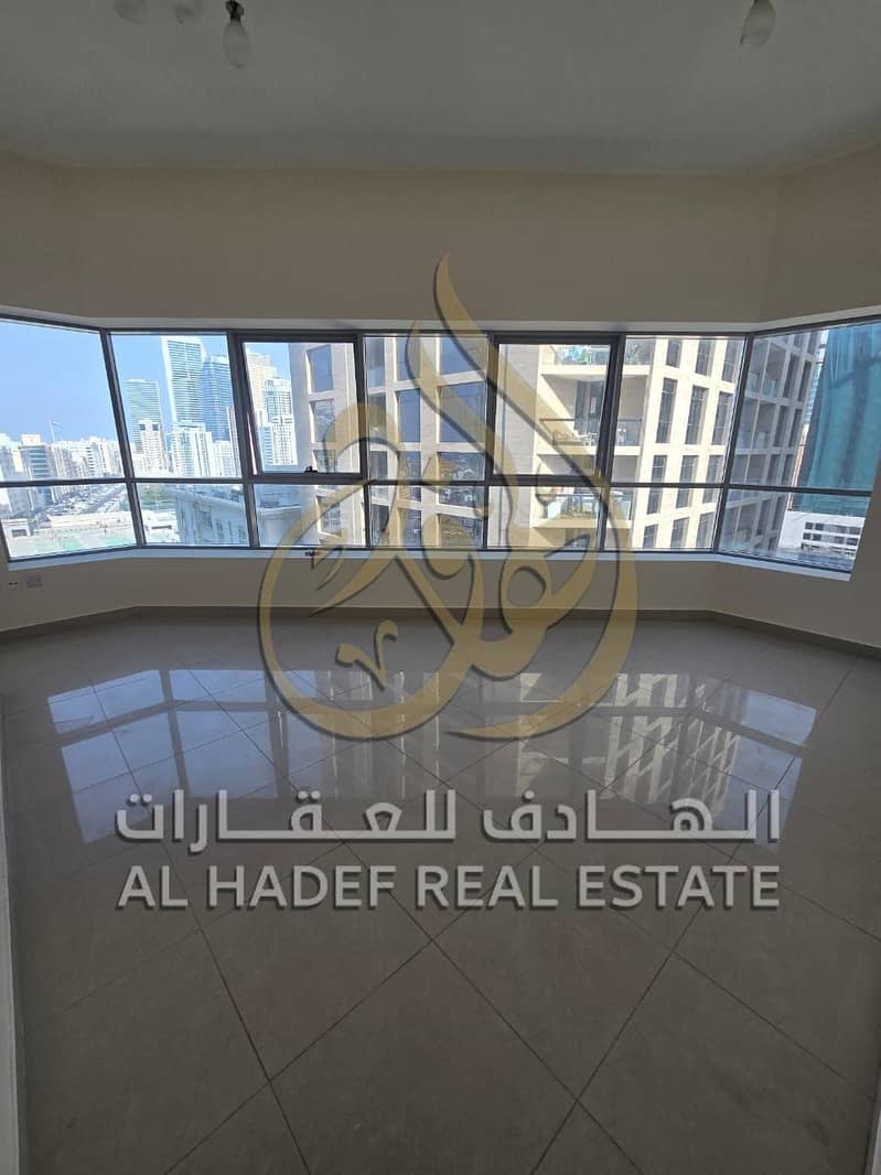 Three bedrooms and a living room - Master bedrooms - Free parking - Free gym - Balcony - Free maintenance - Exclusively for families