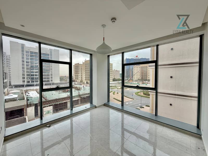 ELEGANT 1BHK_2BATHS | BALCONY | GYM+POOL