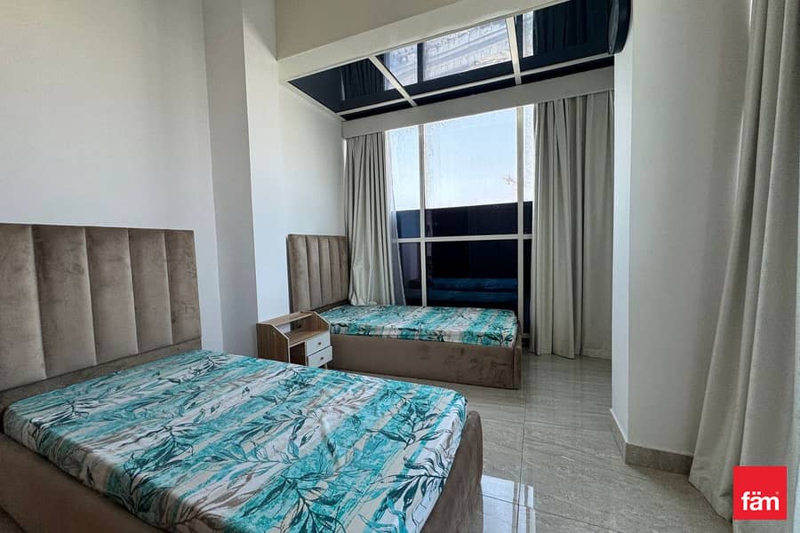 Exclusive | Near Metro | Spacious | High Floor - Image 14