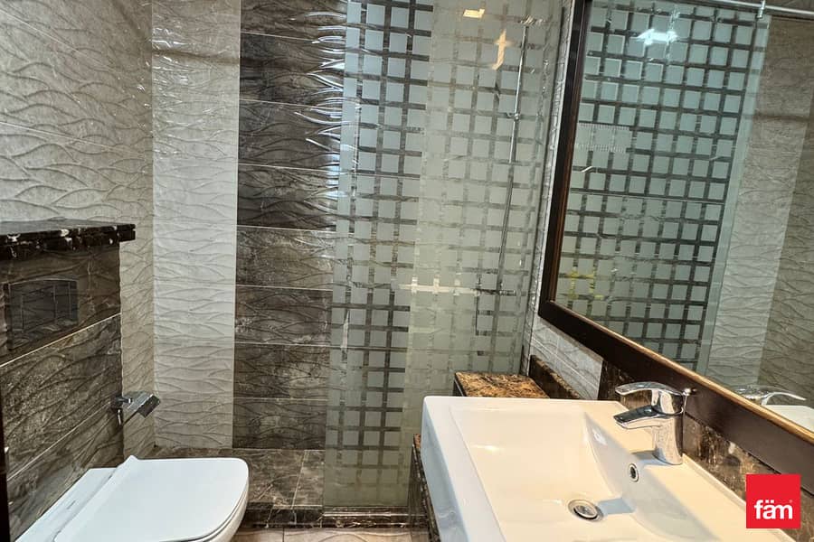 Exclusive | Near Metro | Spacious | High Floor - Image 20