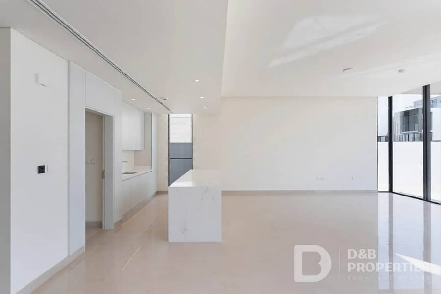 Classic | Central Location | Lagoon View - Image 7