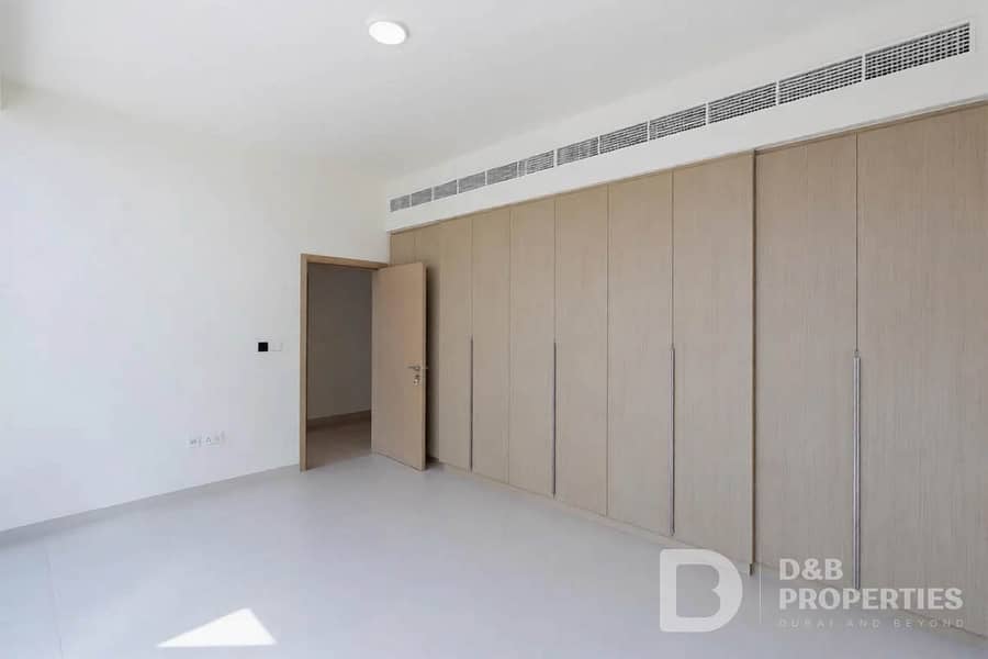 Classic | Central Location | Lagoon View - Image 8