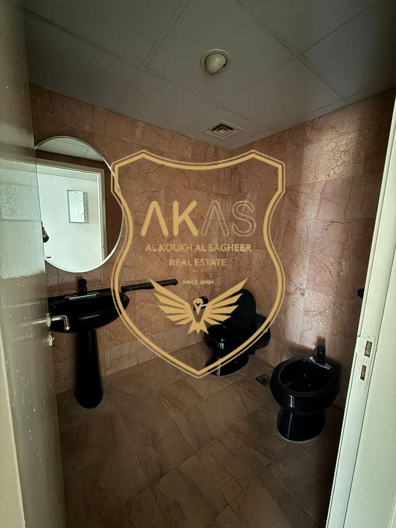 Chiller Free ,Big Space , No Bills Stress ,Smooth Payments, 1 Mins walk from Metro