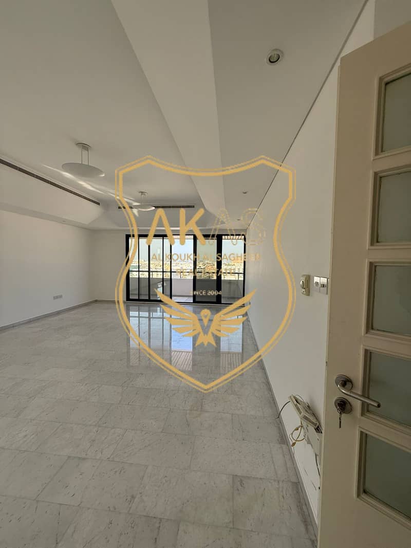 Chiller Free ,Big Space , No Bills Stress ,Smooth Payments, 1 Mins walk from Metro