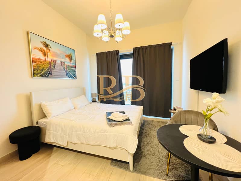 Cozy Furnished Studio || Middle Floor || Amenities View || Ready to Move