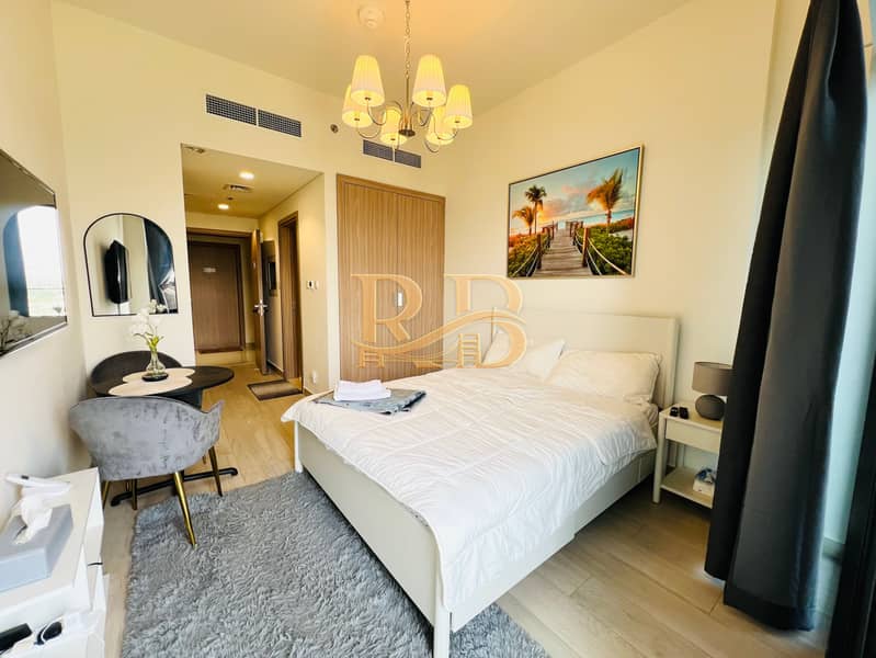 Cozy Furnished Studio || Middle Floor || Amenities View || Ready to Move