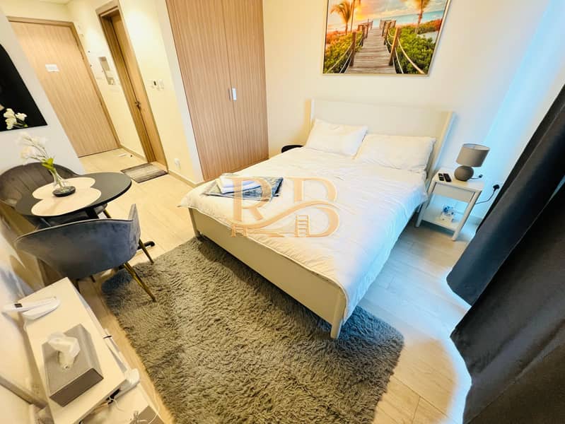 Cozy Furnished Studio || Middle Floor || Amenities View || Ready to Move