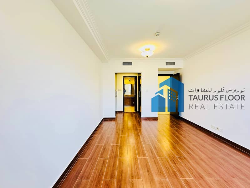 Elegant Spacious 2bhk with Maidroom Pets Friendly Kids Play Area