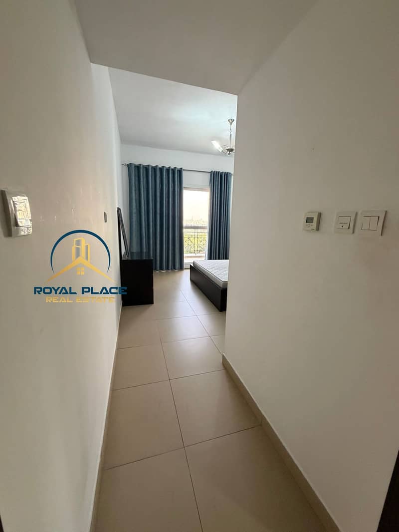 CHILLER FREE - MAIDS ROOM - CLOSED KITCHEN-UNFURNISHED