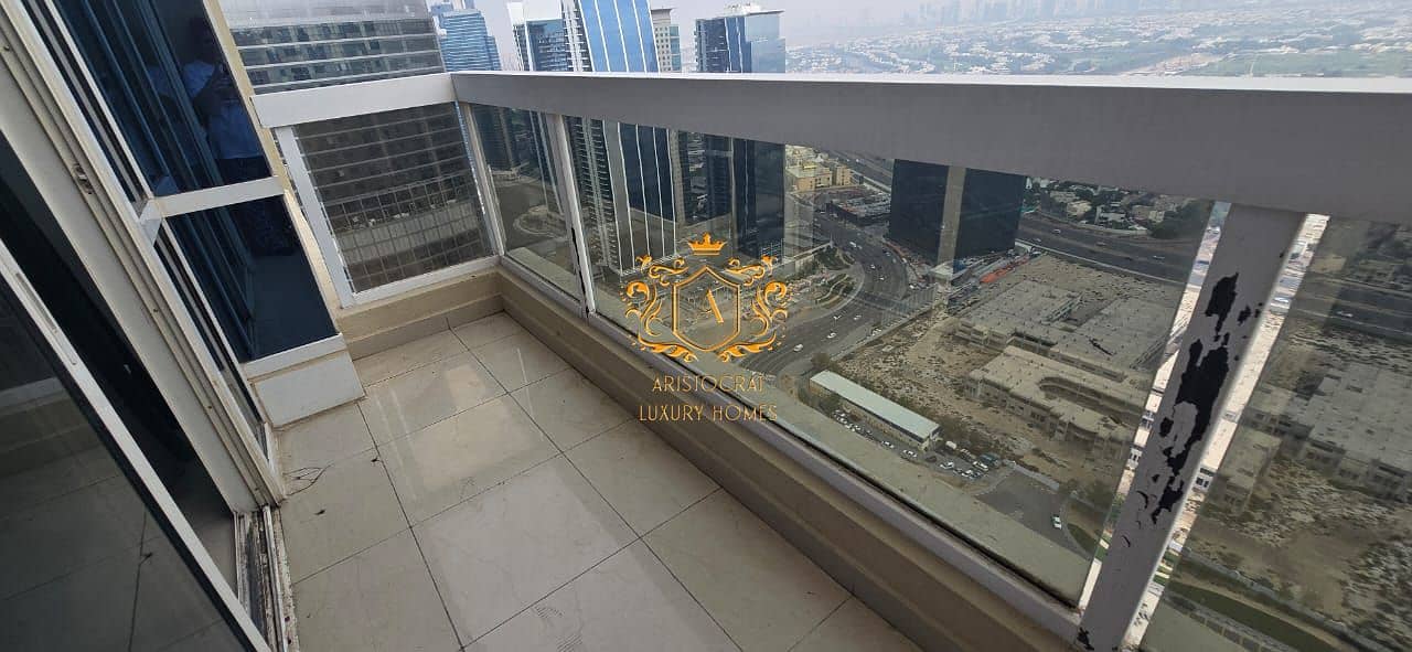 24 Balcony 02. jpeg