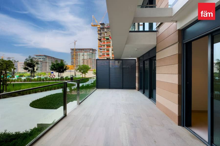 Larg 1br Overlooking Park Big Terrace! Larg 1br Overlooking Park Big Terrace!