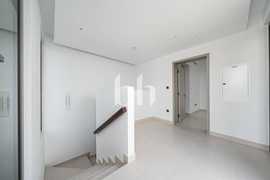 12 Image 0