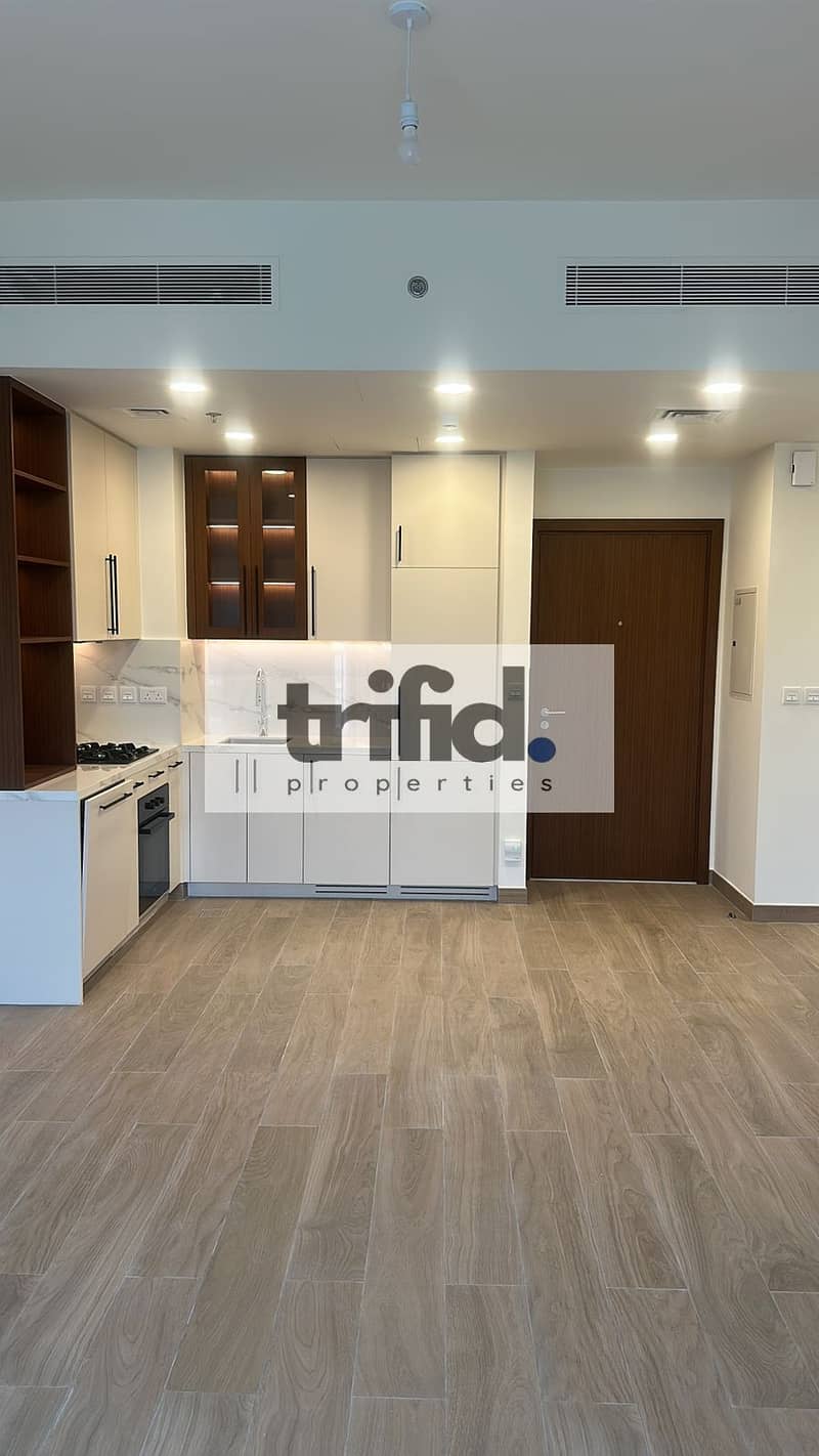 READY TO MOVE | PRIME LOCATION | HUGE LAYOUT