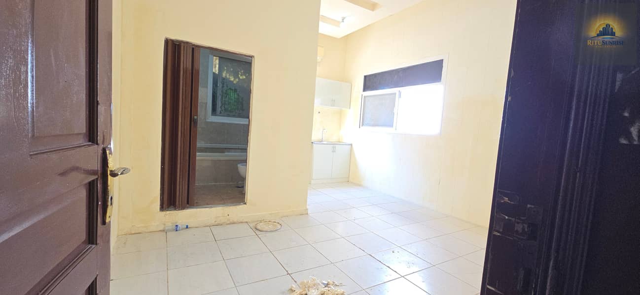 NICE STUDIO APARTMENT AVAILABLE IN KHALIDIYA BACKSIDE SHERATON HOTEL READY TO MOVE
