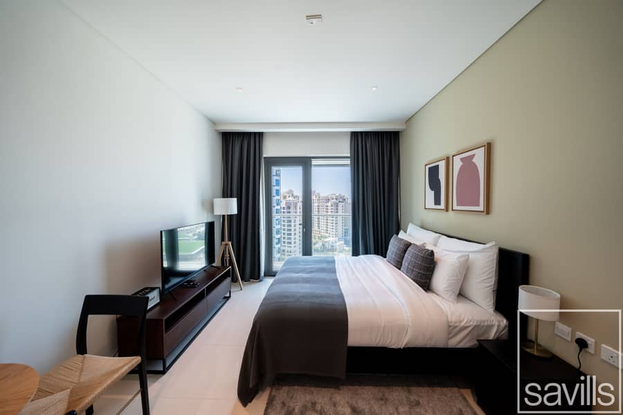 Skyline Views | Modern Studio | Beach Access