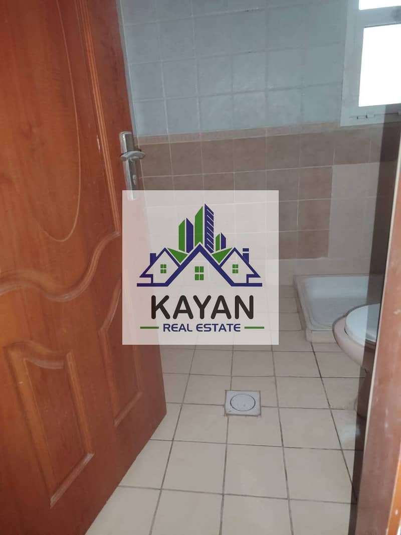 2BHK apartment on main street, 1 bath, near Viva & Gift World, close to all services.