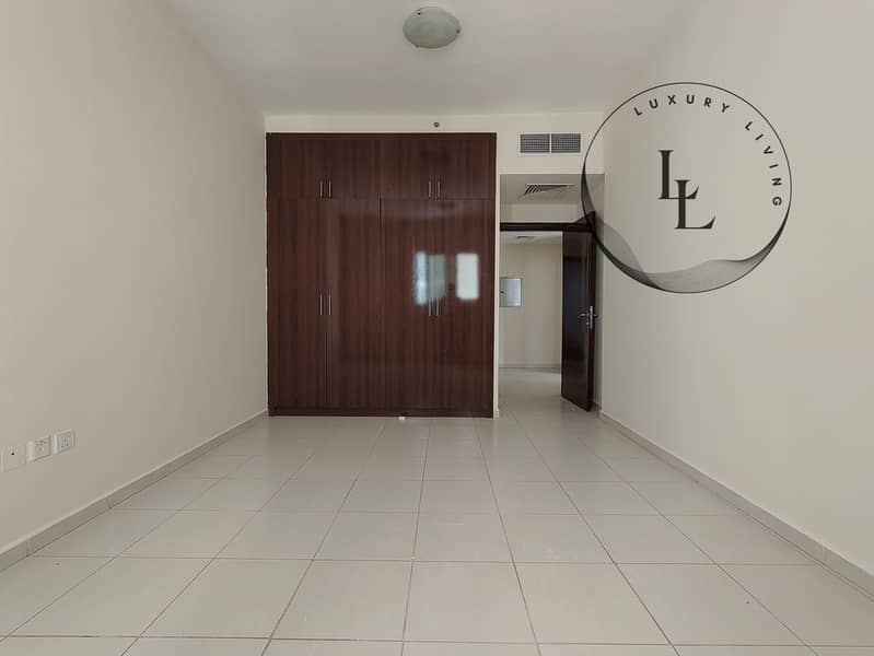 Lavish brand new 1bhk apartment is available in 40k with parking free
