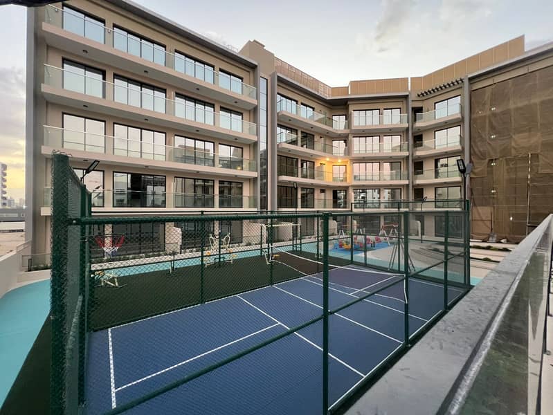 brand new building studio 450 sqft with gym,pool,tenis court, yoga room and a lot more. . . . .