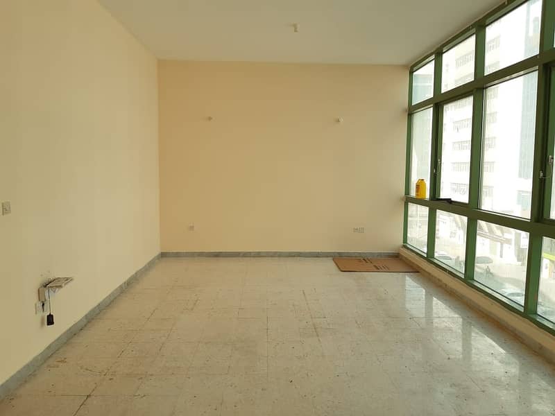 شقة في منطقة النادي السياحي 3 غرف 75000 درهم - 4409651