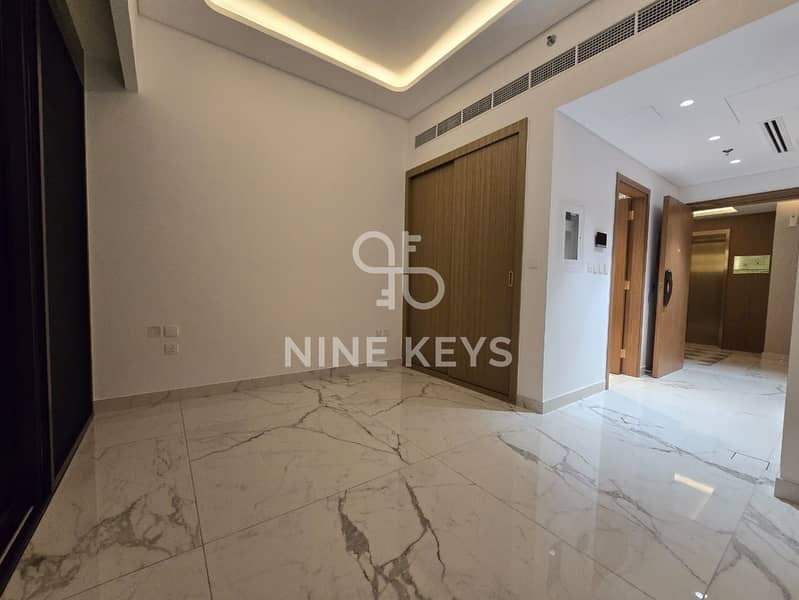 Ready to move | Chiller Free | Balcony | Community View