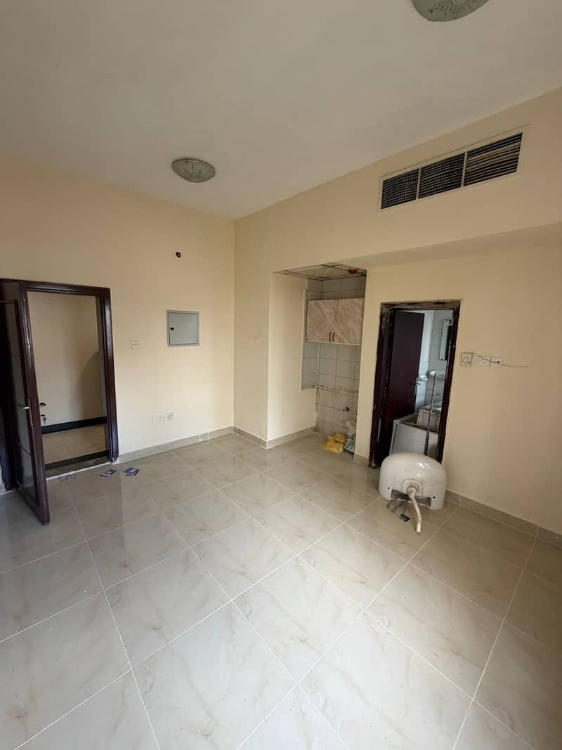 Ground Floor Studio Apartment with Central Air Conditioning