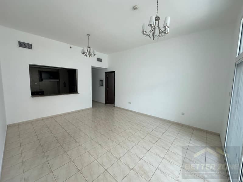 Large Layout 1 Bedroom Hall - Close Kitchen