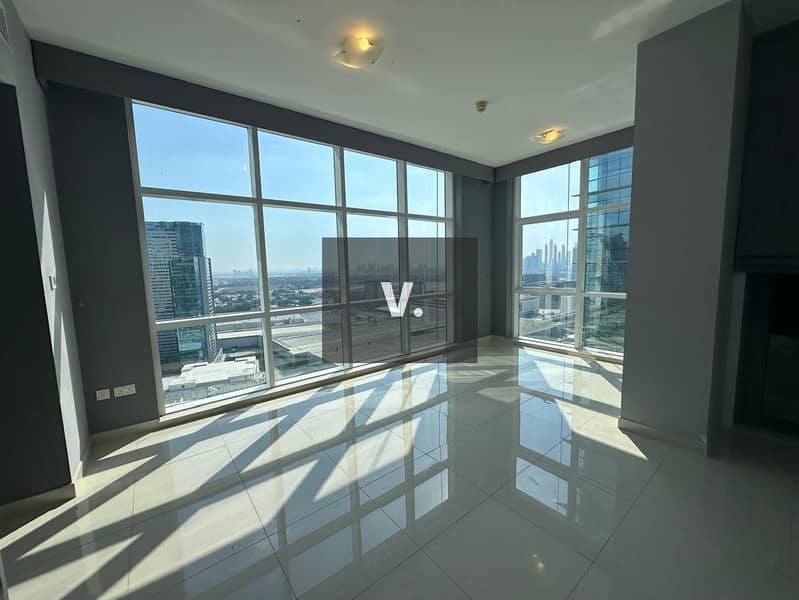 Big Layout | Close to Metro and One Central