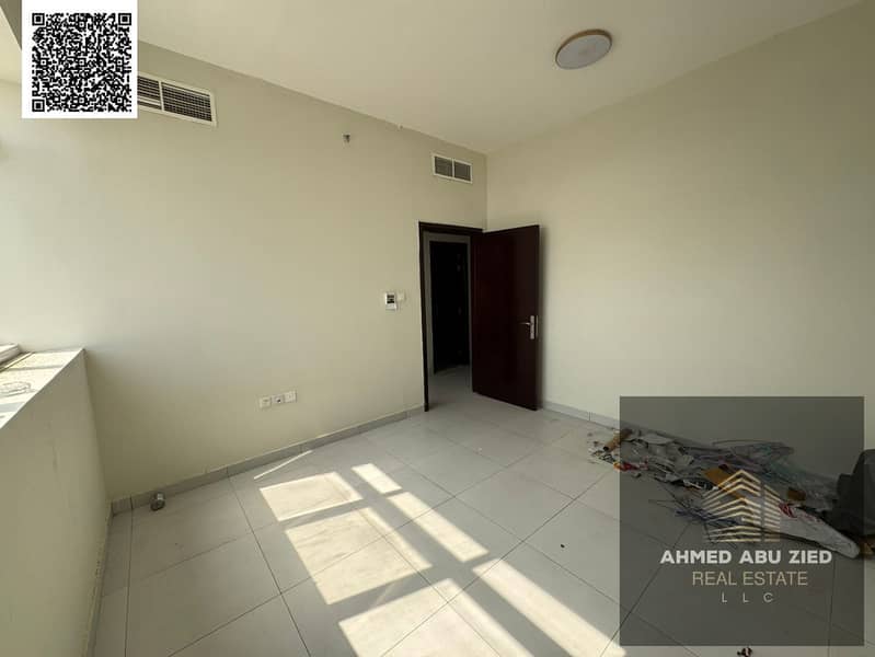 Elegant and luxurious apartment with 2 master bedrooms, spacious living room, equipped kitchen, 2 bathrooms, near services, full maintenance by owner