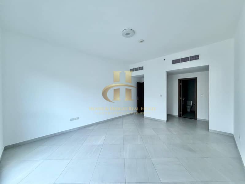 POOL VIEW | SPACIOUS | VACANT