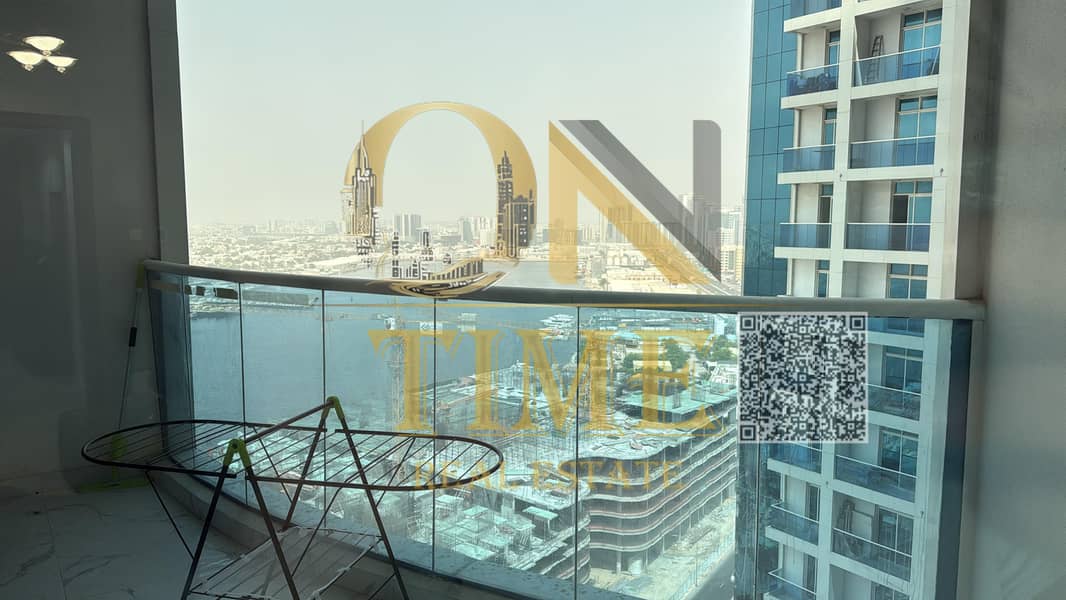 Great opportunity: 2-bedroom apartment, 2 bathrooms, spacious, balcony with sea view, central AC, parking, gym, pool, excellent finishing.