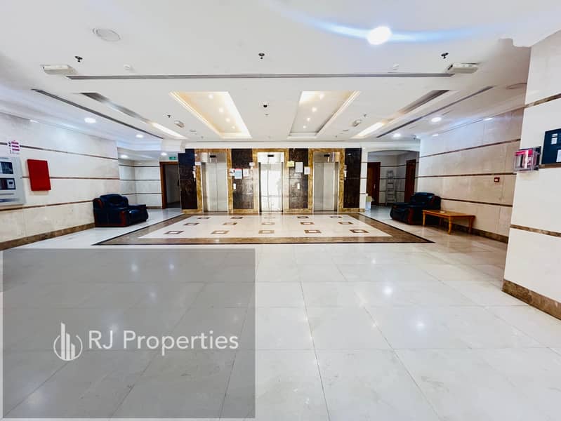 Luxury and very spacious 1bhk with balcony wardrobe parking free just 43k