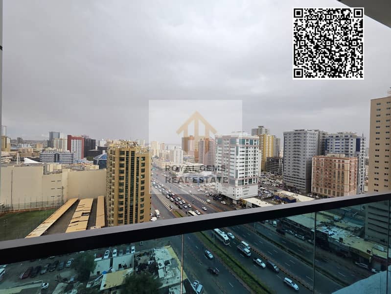 Enjoy your coffee in this stunning apartment with a breathtaking view from a high floor; ready-to-move-in apartment with 1815 square feet