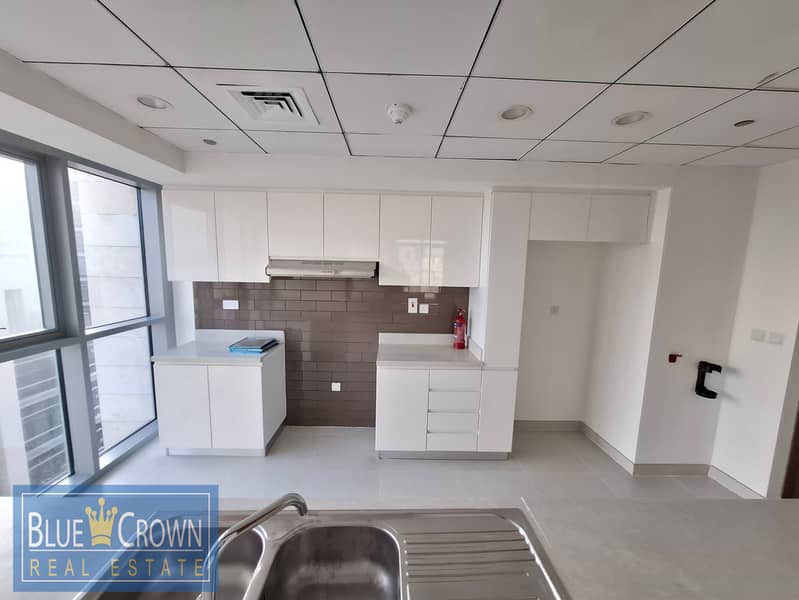 Superb View:Prime Location:Maid's Room:Near Metro - Image 8