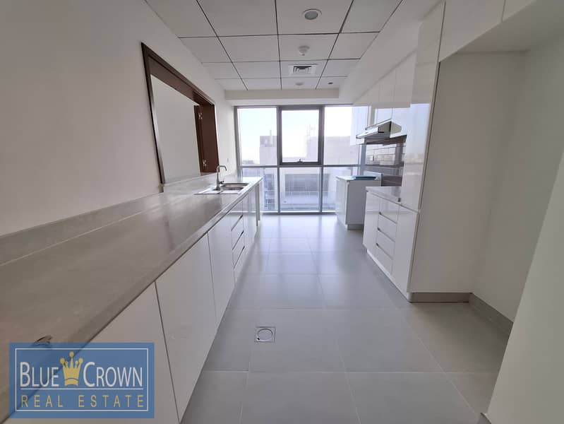 Superb View:Prime Location:Maid's Room:Near Metro - Image 9