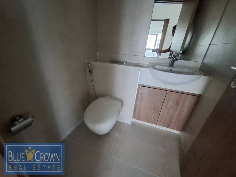 Superb View:Prime Location:Maid's Room:Near Metro - Image 10