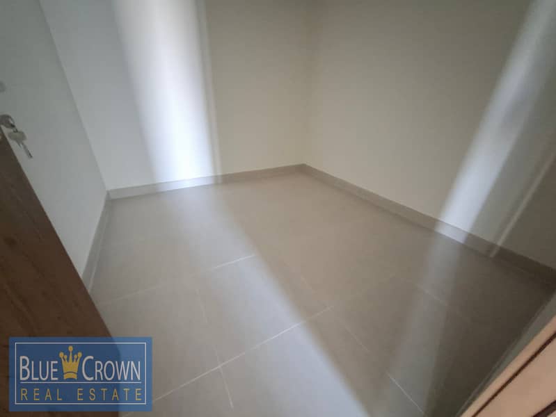 Superb View:Prime Location:Maid's Room:Near Metro - Image 13