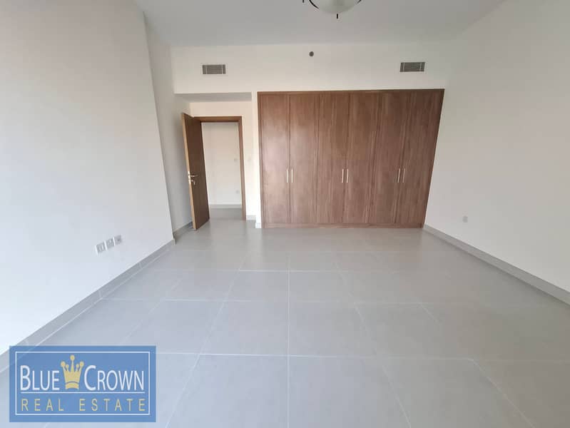 Superb View:Prime Location:Maid's Room:Near Metro - Image 17